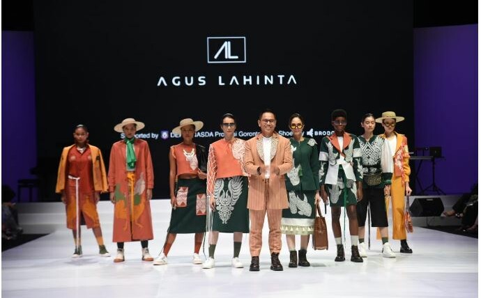 Agus Lahinta Karawo Indonesia Fashion Week 2023